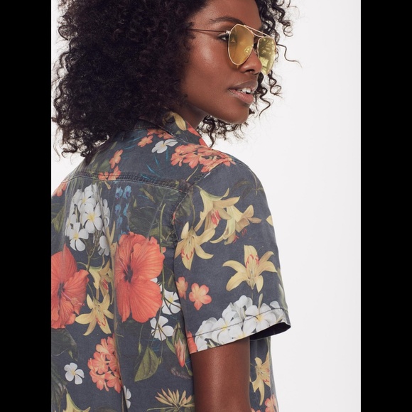 ISO The Staycation One Week In Hawaii
Button Up - Picture 2 of 5